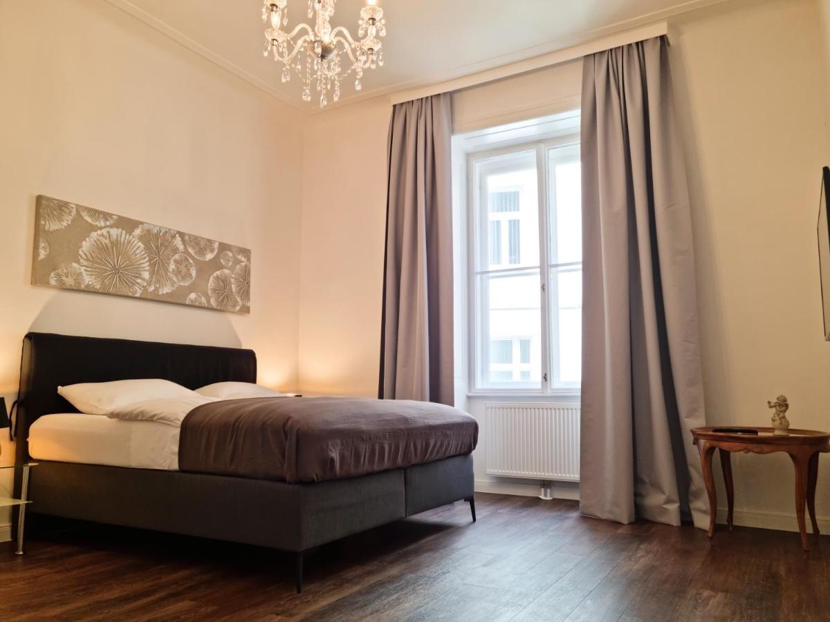 Chambre Familiale avec Vue sur la Rue