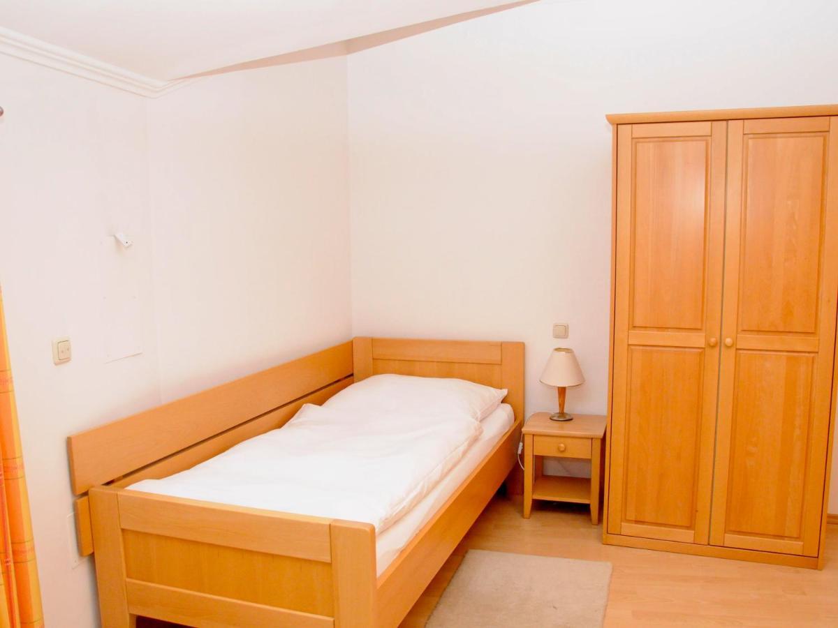 Large Single Room,924851482:JPEG