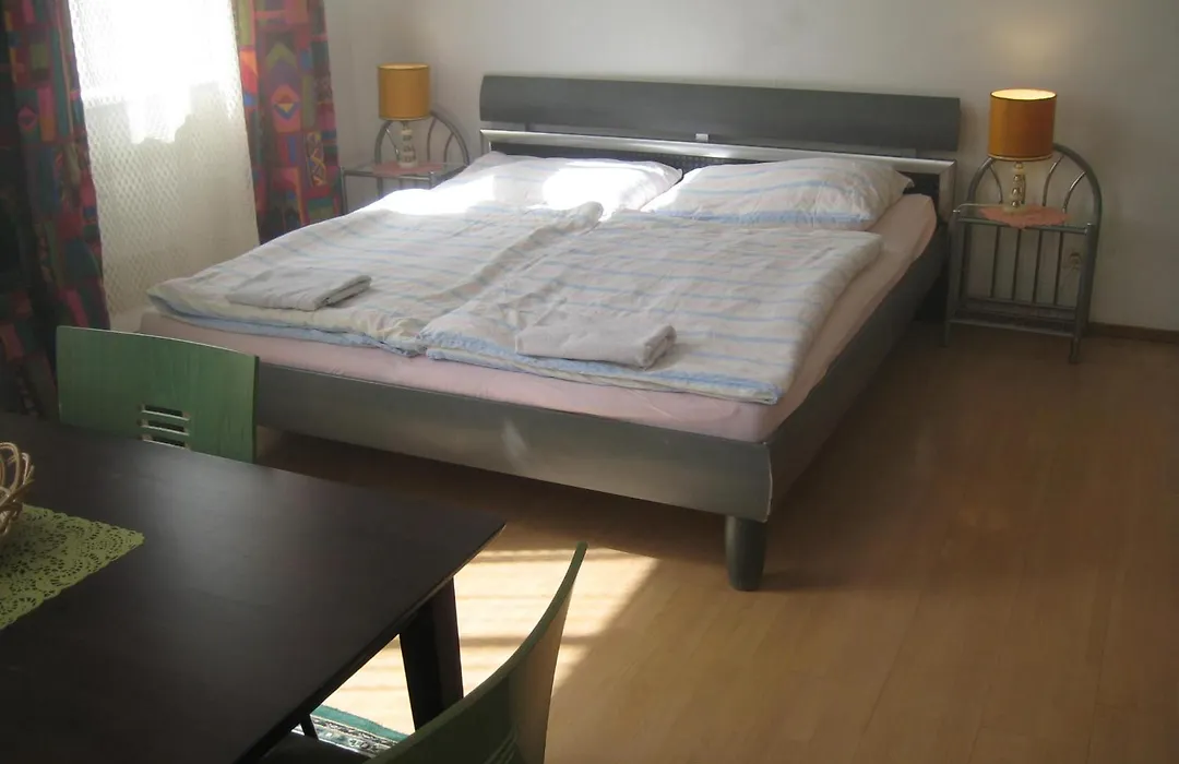 Happyhostel-1