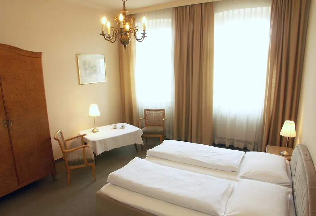 Amsel Vintage Rooms-1